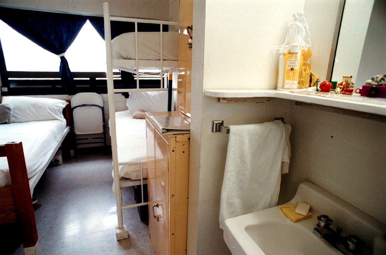 A cell at the Federal Correctional Institution, Dublin (FCI Dublin) is photographed in Dublin, Calif. on March 2, 2000. Bea Ahbeck/Bay Area News Group archive