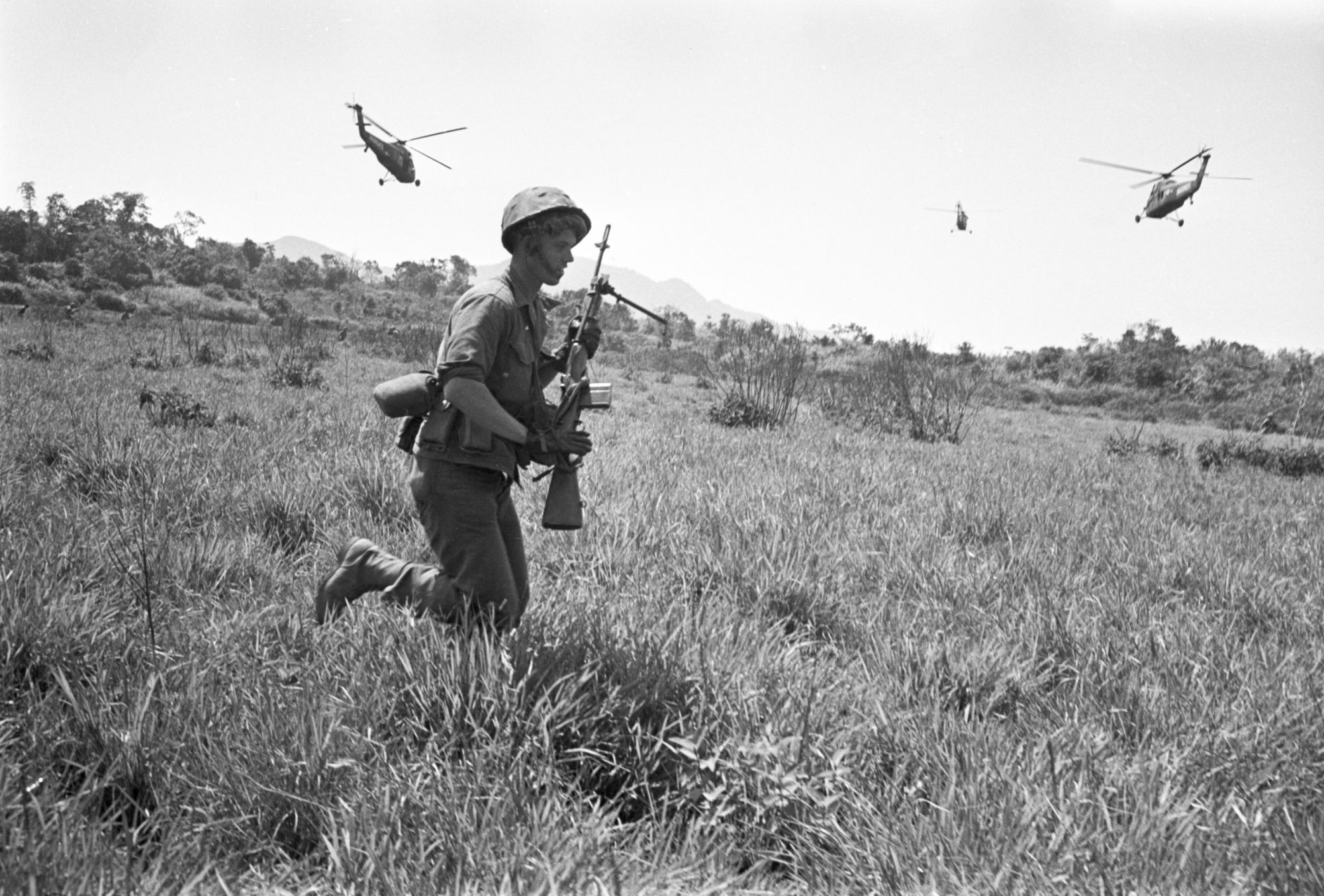 An American soldier dropped from a helicopter for a reconnaissance mission near the city of Da Nang on April 30, 1965, Vietnam. Photo by REPORTERS ASSOCIES/Gamma-Rapho via Getty Images