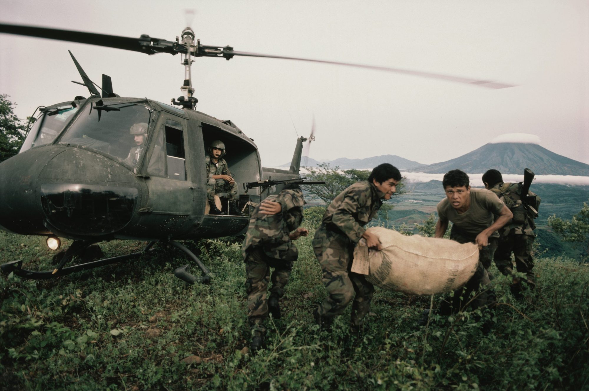 Salvadorian Soldiers Deliver Supplies in U.S. Made Helicopters