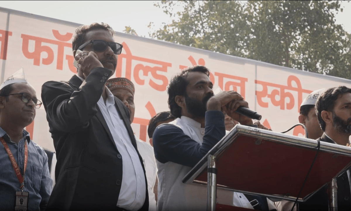 Workers in New Delhi rally for the restoration of fixed pensions. Screenshot from video by Mohit Sauda.